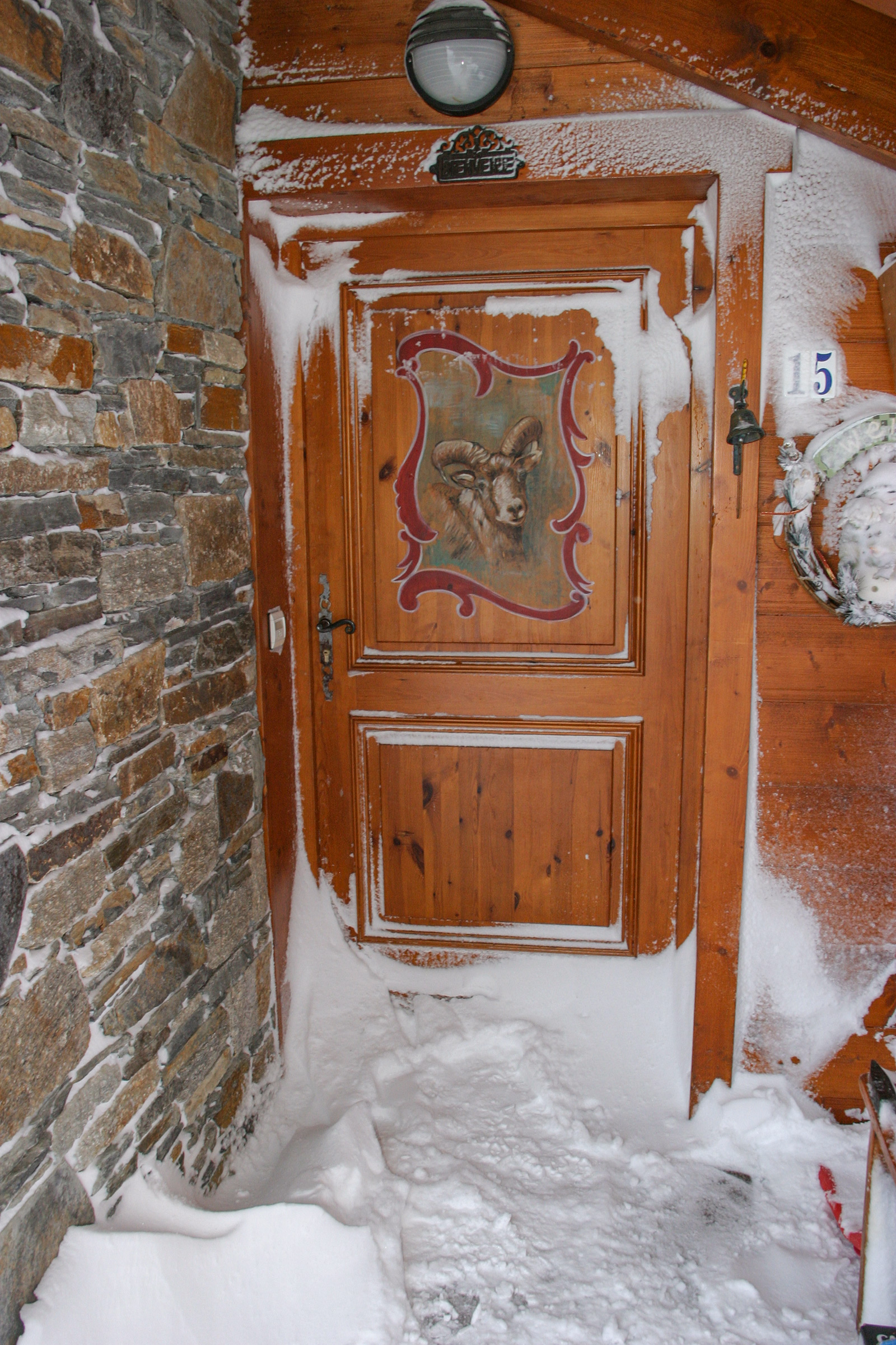 voordeur met sneeuw.jpg